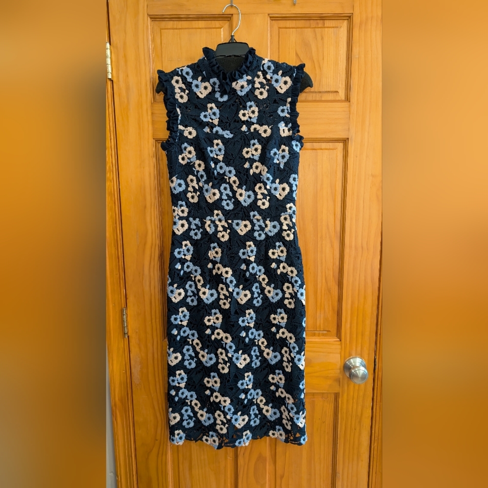 Monique Lhuillier Dress Size 6